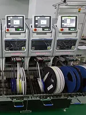 Машина для розміщення та машина для пайки